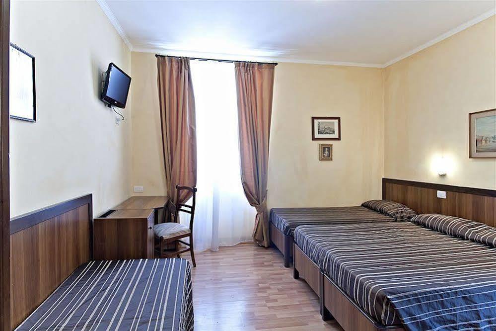 Trastevere Hotel Cisterna ローマ エクステリア 写真